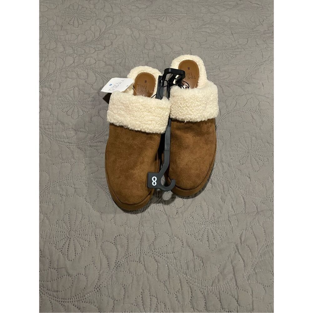 Time and Tru Women’s 8 Tan and Cream Soft Platform Slip On Shoes New